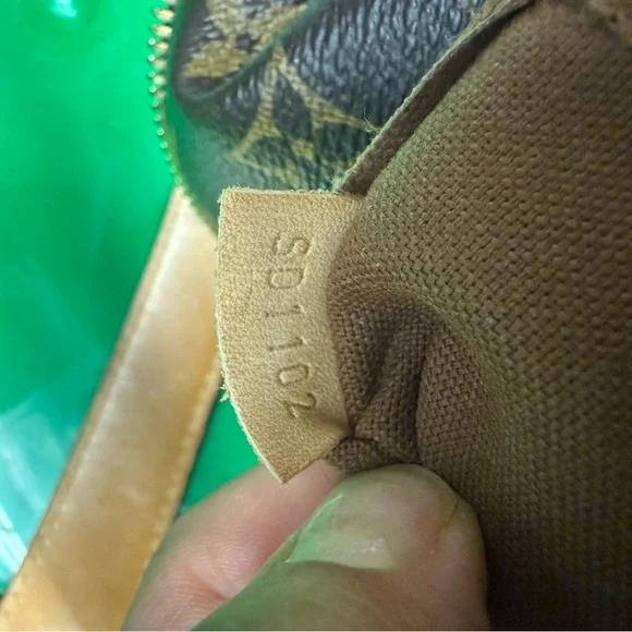 Louis Vuitton Sully MM Monogram Shoulder Bag - Picture 15 of 16